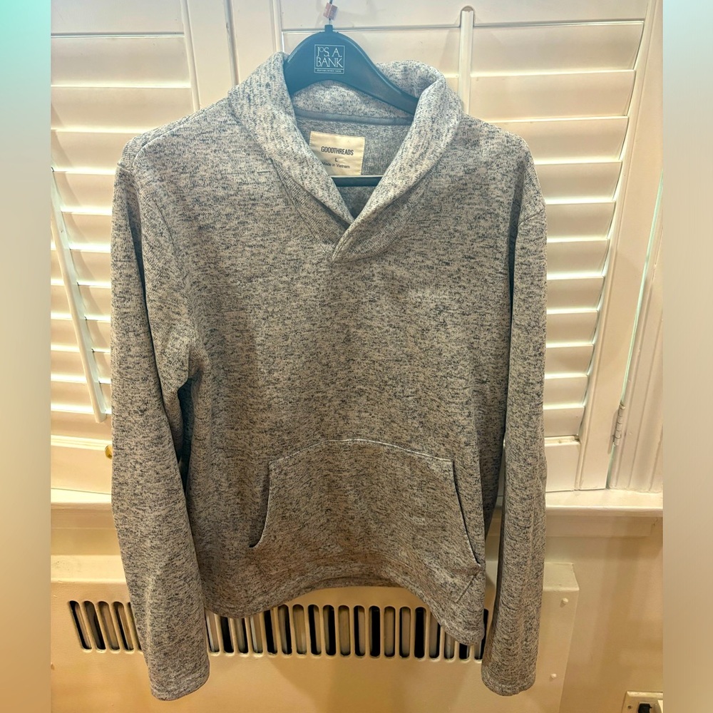 Good threads size Large sweater/pullover